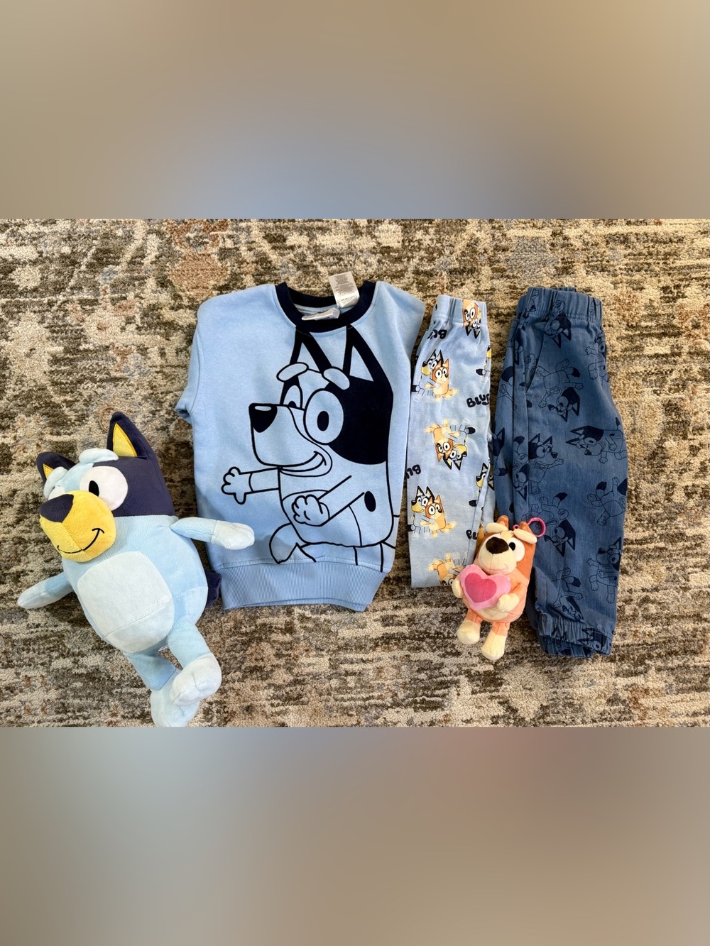 Bluey Bundle Sweatshirt Size 5 3T Pajamas Bluey & Bingo Plush Toys